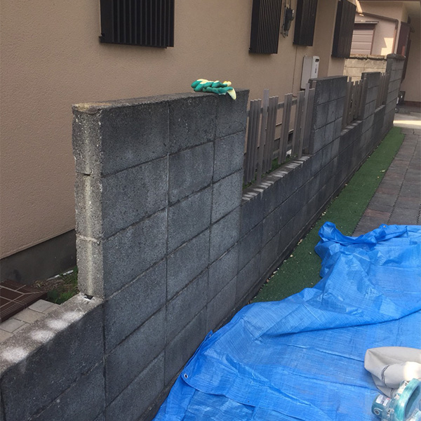 葉山の現場のブロック解体施工前です!
