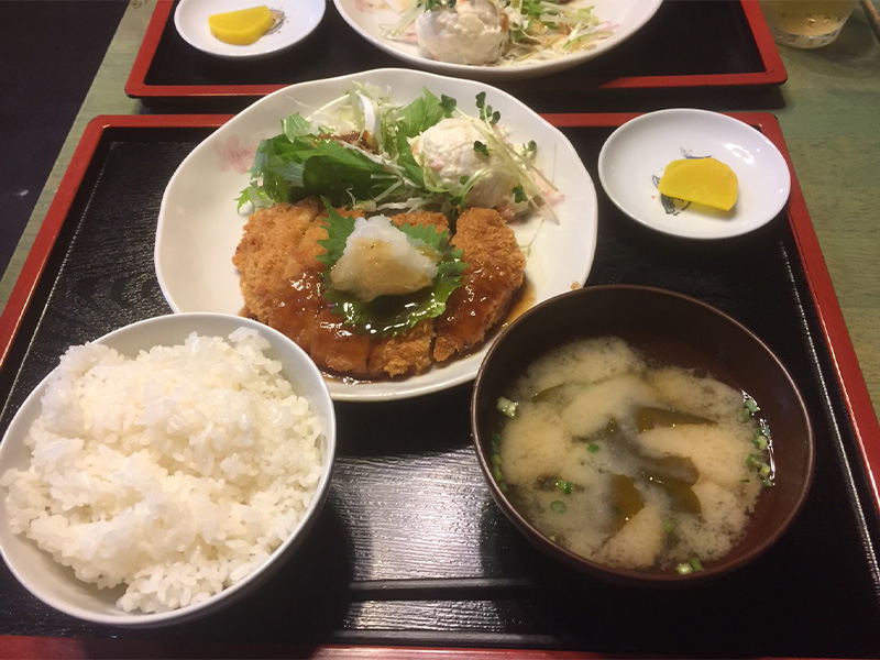 東京の現場の近くにあった定食屋さん!トンカツ定食美味しかった^_^昼からのパワー貰いました