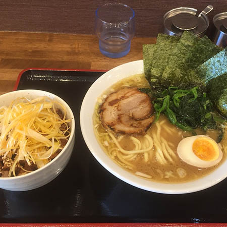 近所のラーメン屋さんに行きましたが、美味しかったです!是非また行きたいです^_^